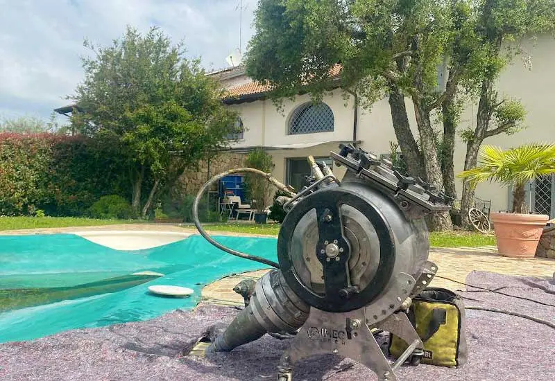 Piscina a Roncade: eliminare le perdite senza rompere le vecchie condotte